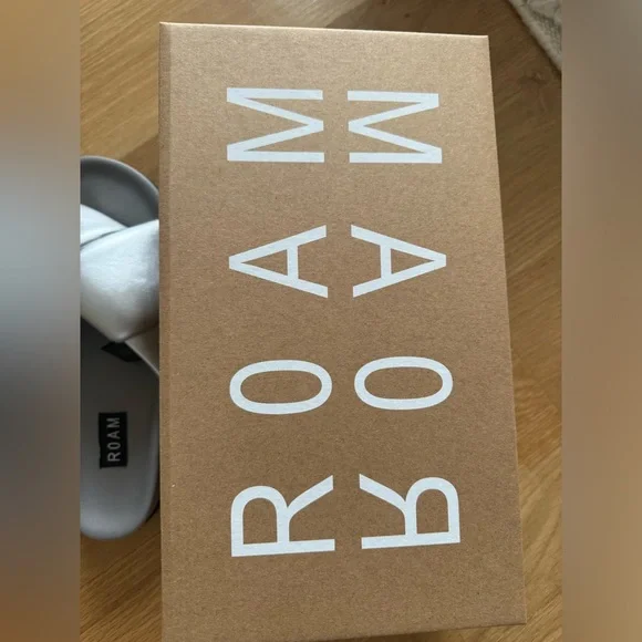 Roam Foldy Puffy‎ Silver Sandal size 9 VG condition - Picture 11 of 12